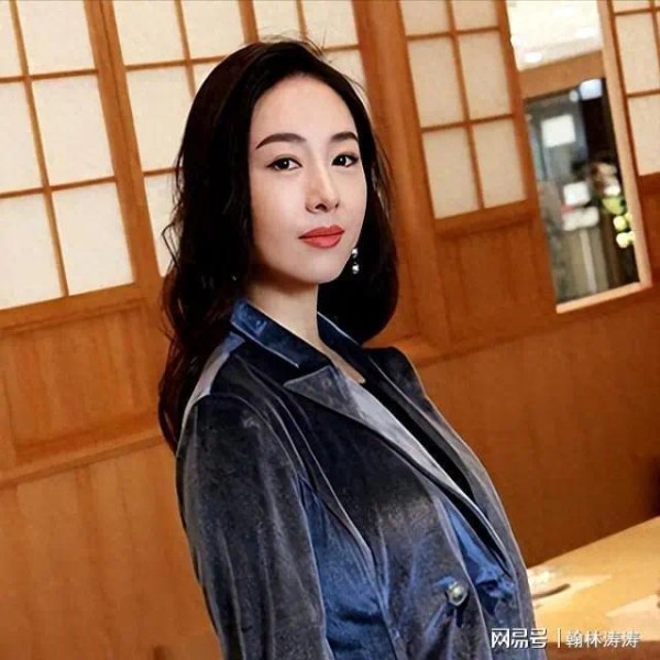 香港知名女星复出拍剧!患抑郁症情绪波动大,多次和老公传离婚