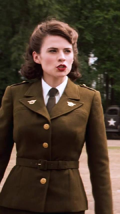 “我怎么能离开我的美人 她还欠我一支舞呢”