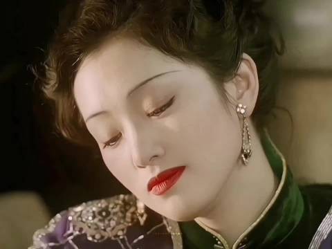 “半是风情半是碎,红唇沾泪比花贵”这才是大银幕里活过来的东方美人