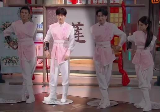 都是从他粉丝那里收来的各种表情包