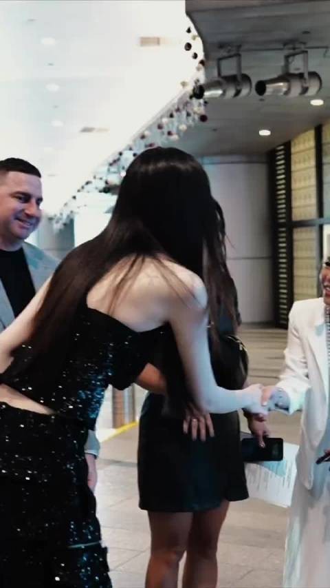 何穗雪中素颜怼拍美上热搜，陈伟霆开心又心疼