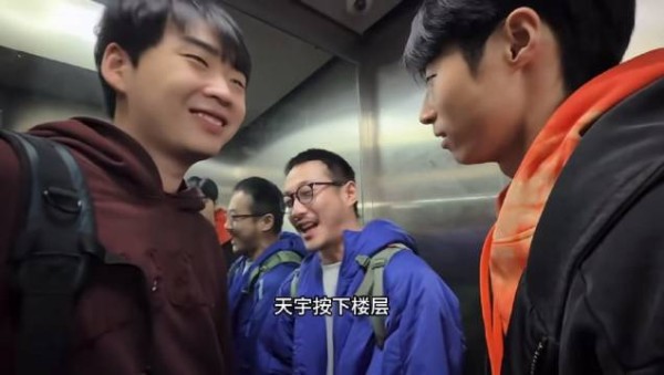 笑晕了领导就这么毫不留情地戳穿狗这个呆啊