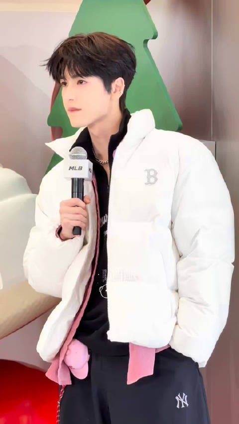 欧巴,这真是我的欧巴,张凌赫身上这种淡淡的苏感太迷人了