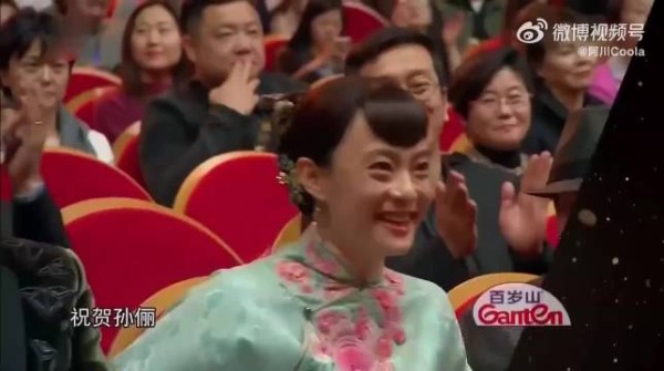 孙俪得知自己获奖，直接从片场飞到晚会，衣服都没来得及换太敬业