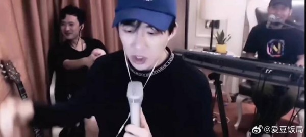 刘宇宁模仿带货看一次笑一次!“上车!”