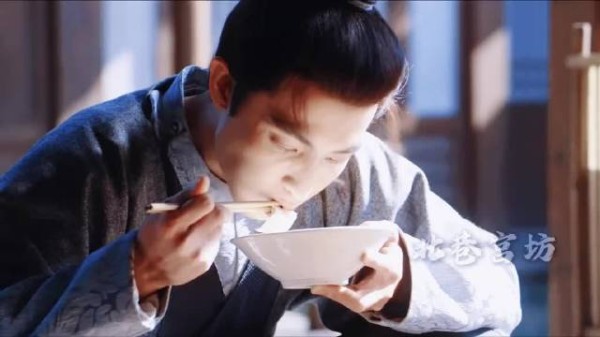 吃饭=领盒饭,看《长安二十四计》患上饭局 PTSD 长安二十四计