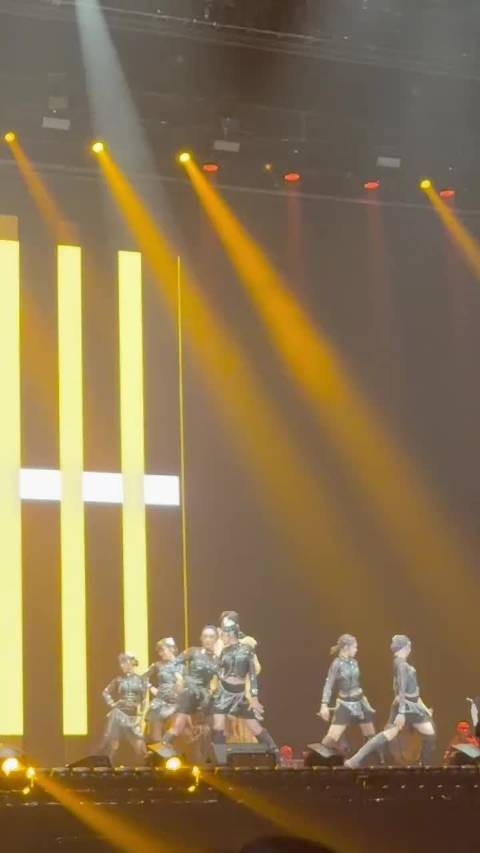 黄色的宁宁 闪闪发亮