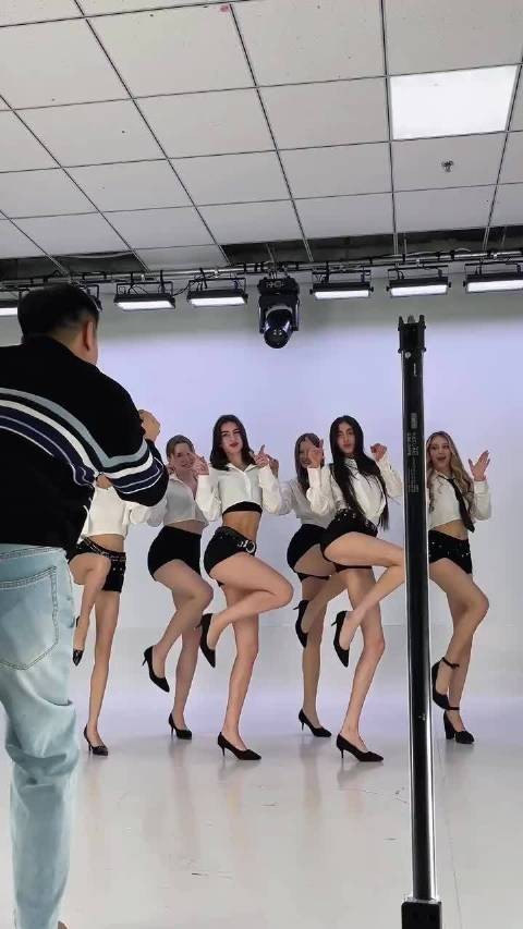 战斗女团 不得不说斯拉夫女人的身材真好