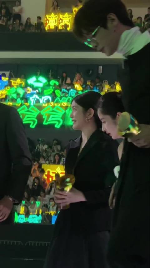 陈靖可欲扶妍希下台，妍希起初犹豫