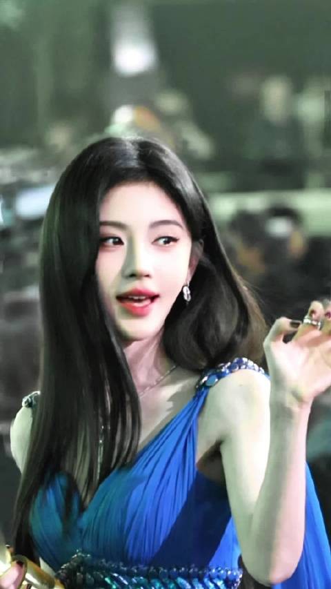 近距离看鞠婧祎好有冲击力