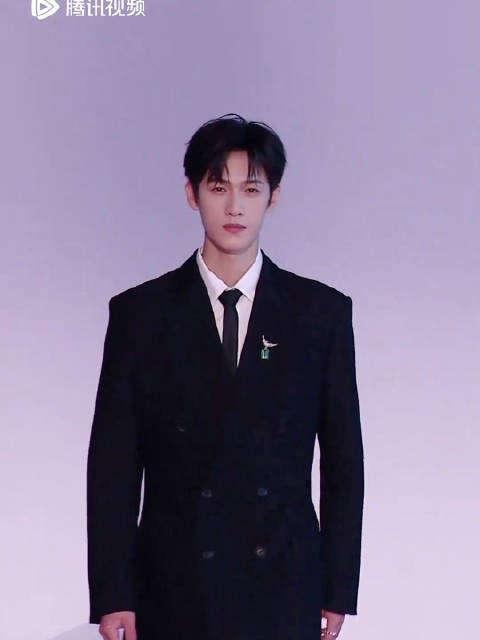 李昀锐晒图星光大赏：感谢所有的肯定与鼓励