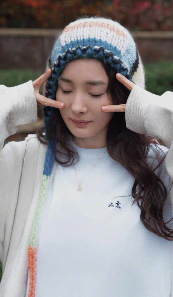 杨幂冬至晒营业美照。