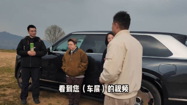 韩红评极氪9X适合女性开,两字回应引关注