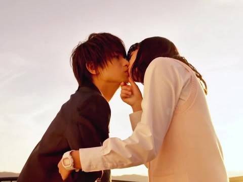 日剧《我才不会对黑崎君说的话言听计从》开播，中岛健人小松菜奈主演