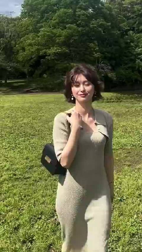 可爱哦！日本模特兼NBA节目主持菜波