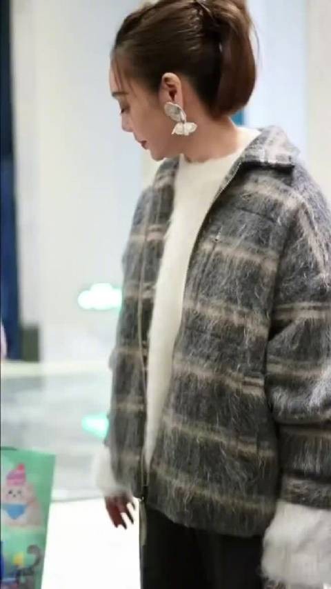 宁静回应粉丝送礼笑称小男朋友交上了