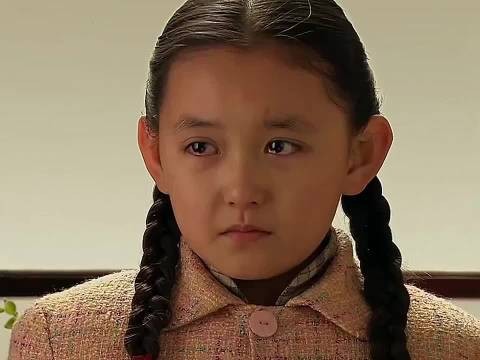 女孩失去双亲，吃饭都要看舅妈脸色