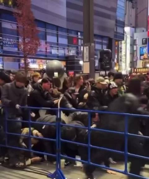 日本歌舞伎町塔演唱会因歌迷逃票取消