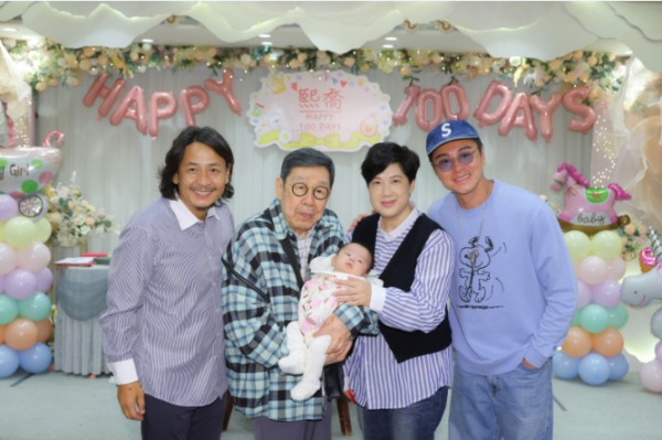 58岁TVB前艺人夫妇二胎百日宴，甜蜜告白：三位女士是我的幸福动力