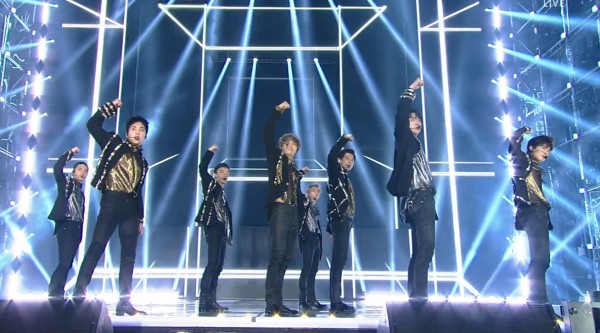 八年前的今天(171225)，EXO 在SBS歌谣-大战中带来 60帧