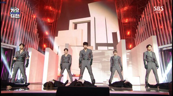 五年前的今天(201225)，NUEST 在SBS歌谣-大战带来