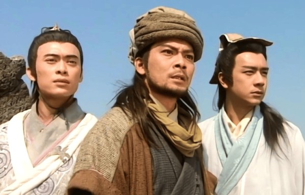 金庸全书,有哪个组合能打赢萧峰三兄弟?满打满算也只有这三对半