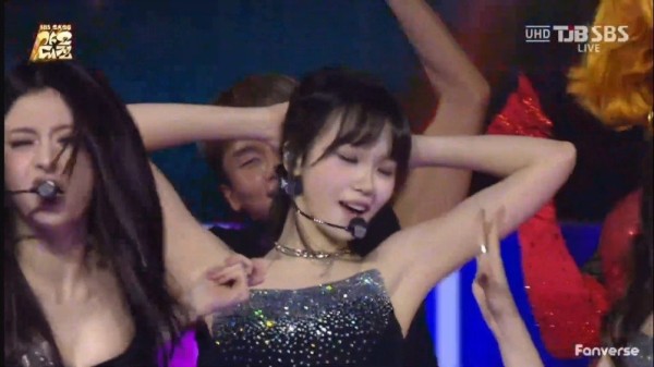 同步率1000% 251225 SBS歌谣大战LE SSERAFIM《intro+SPAGHETTI》现场