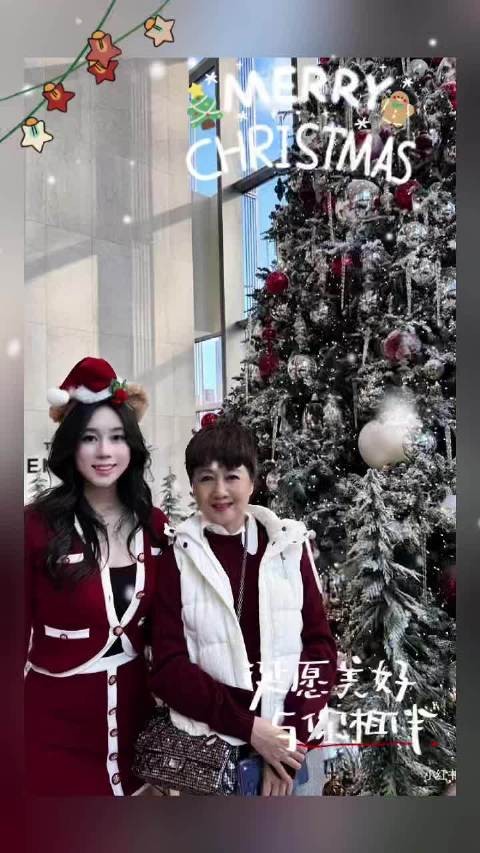 何超欣晒圣诞节和嫂子奚梦瑶合照，亲如姐妹，互动频频