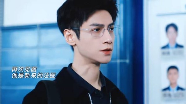 开头有点恨海情天的味道了！宿敌还是挚友？