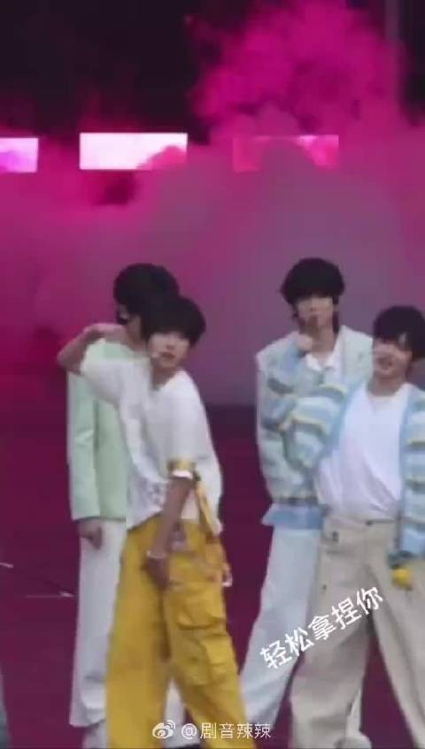 聂玮辰陈思罕双人镜头默契互动笑容灿烂