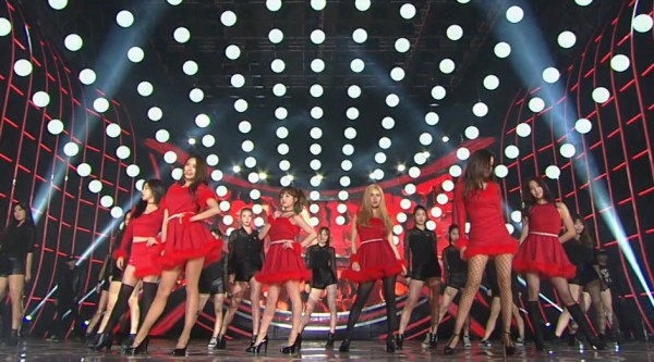 十年前的今天(151227)，T-ara 在SBS歌谣大战中带来 60帧画质