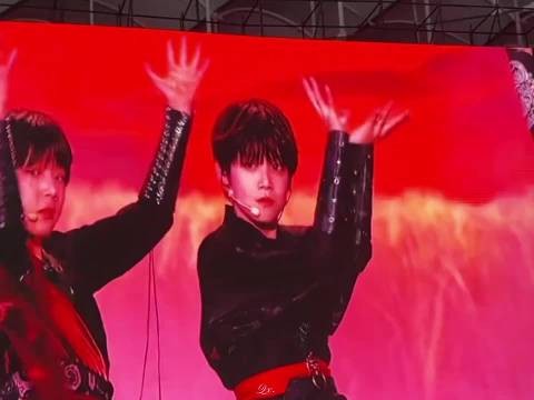 智恩涵五代C位舞台表现亮眼