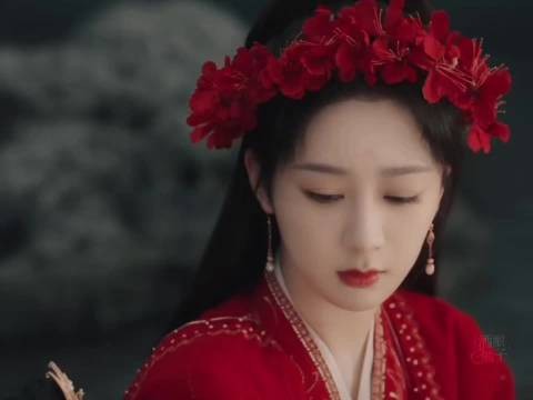 杨紫杨幂角逐微博Queen,国色芳华生万物亮眼