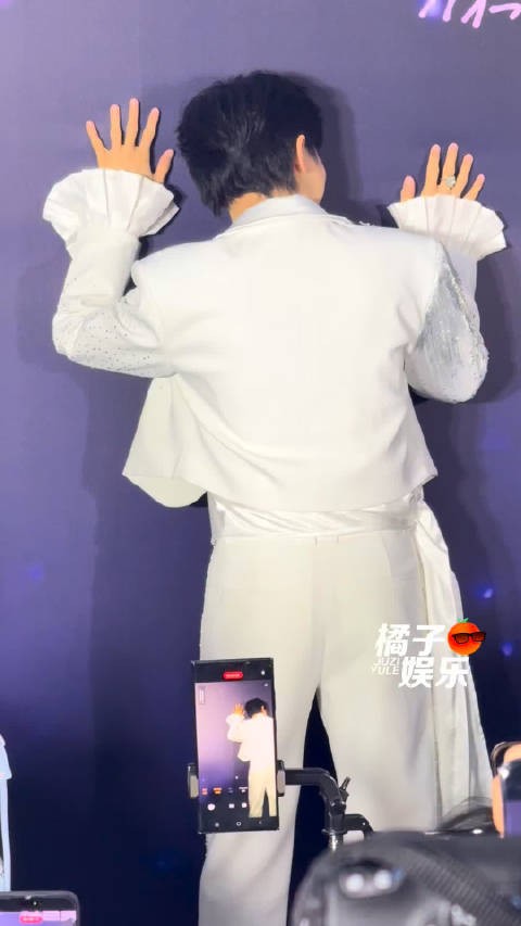 啊啊啊啊啊啊啊跳完舞之后恨不得找个地缝钻进去的周深:2025你快结束吧!