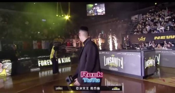 周杰伦参加林书豪退役仪式，一个人硬控现场四分钟