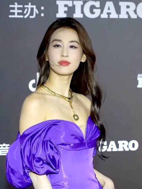 网友称某女星为长脸版刘亦菲，坦言低估其颜值