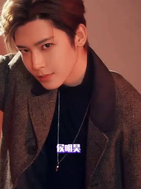 侯明昊!这把可给你演爽了! 左边绿茶小仆人,右边痴情大妖王