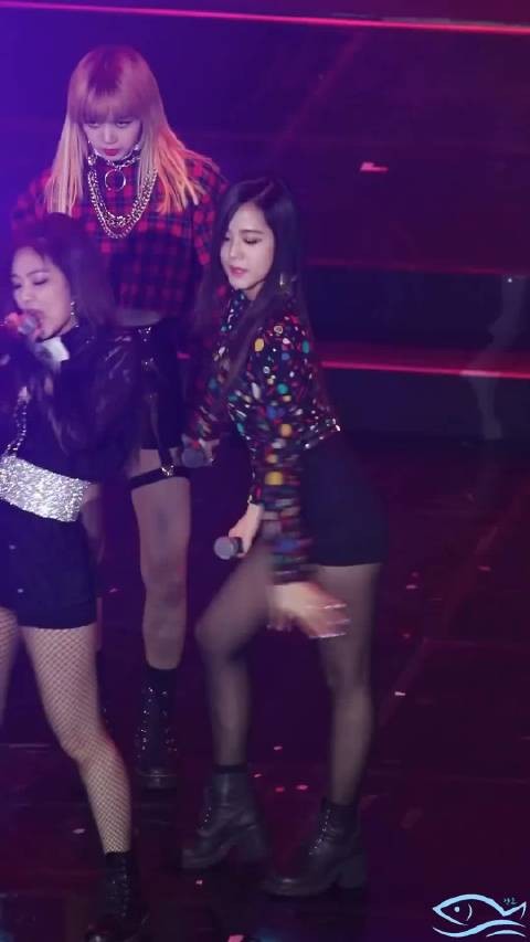 好喜欢jisso这种性感中又带点儿可爱的样子