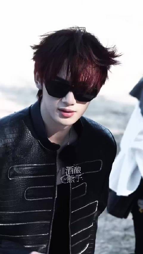 我的天!丁程鑫你怎么这么帅!又帅出了新高度