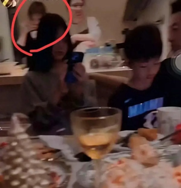 大S女儿黏后姥姥,小玥儿每晚都要和筱梅妈妈一起睡,还睡前聊天