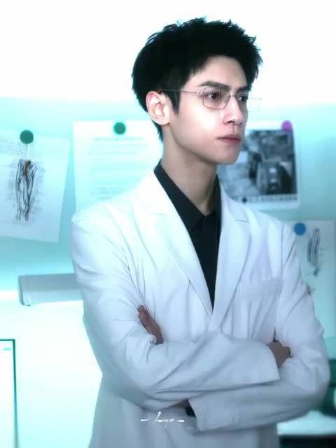 罗云熙白大褂角色封神，齐思哲顾云峥周小山各具特色