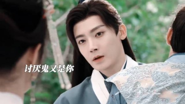 温粲摔下悬崖故意跟表姐撒娇被陆江来给截胡救别人的同时能保证自己的安全不