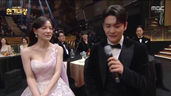 2025MBC演技大赏金世正姜泰伍灵魂互换互赞