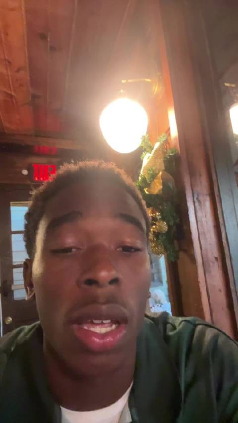 一个普通黑人兄弟请白人美女吃大餐，他的反应好真实