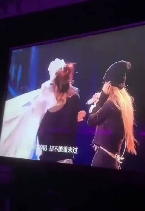 看完彩排路透视频根本就没有“激吻”什么的