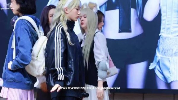 NMIXX雪允Blue Valentine签售现场甜嗓眼神狙击