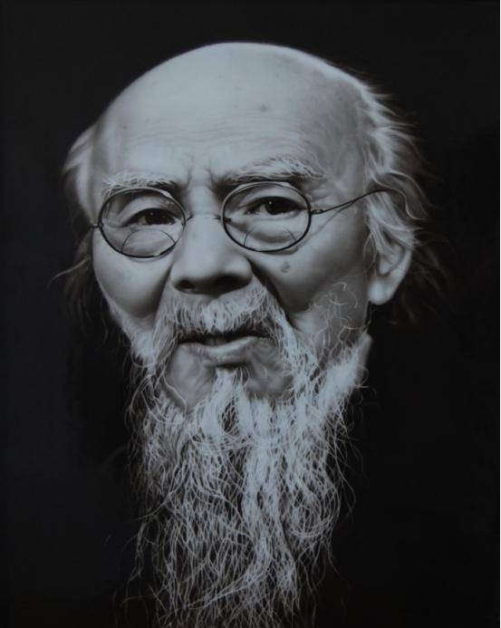 齐白石年近70岁时，朋友送他一个婢女，一年后婢女哭诉待不下去