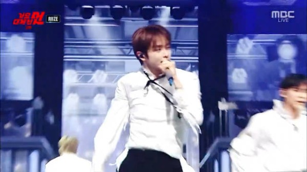 郑成灿亮相MBC歌谣大祭典献唱boom boom boom