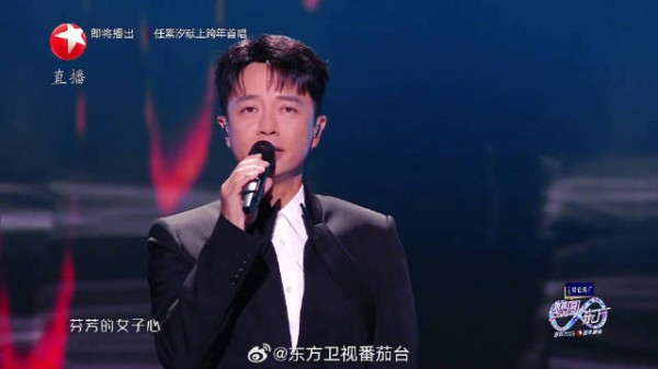 李克勤维港跨年三连唱,醇熟声线唤醒粤语记忆