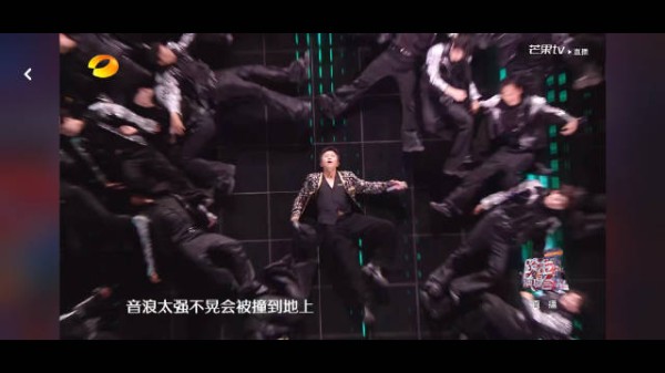 不开玩笑，邓超全开麦唱跳7分钟打败内娱80%歌手，满场跑气血好足